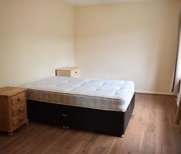 4 bedroom semi-detached house to rent - Photo 6