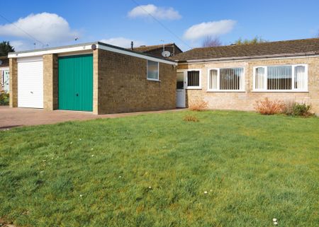 St Laurence Avenue, Brundall, Norwich - Photo 5