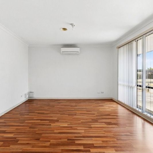 Charming Family Home in Cranbourne West - Photo 1