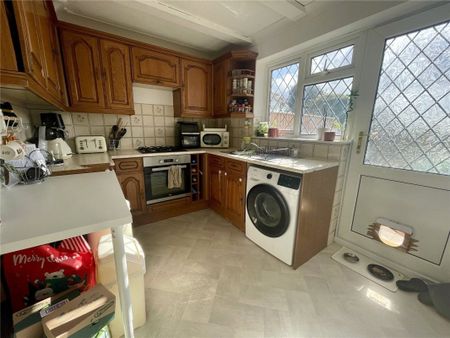 Sycamore Close, Poole, Dorset, BH17 - Photo 3