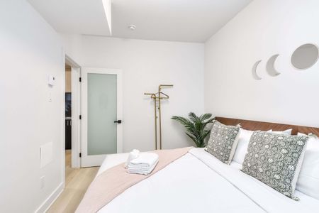 2080 av Lincoln, Modern 4-Bedroom Unit in Great Location - Photo 5