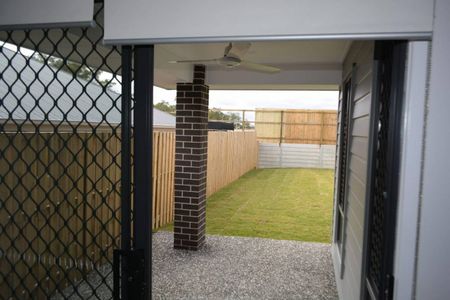 FULLY SECURE & PERFECT FOR A FAMILY. LESS THAN TWO YEARS OLD - Photo 3