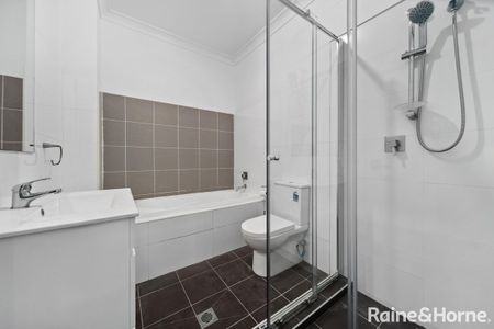 Modern Two Bedroom Unit in Convenient Location - Photo 5