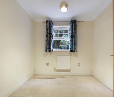 3 bedroom flat to rent - Photo 4