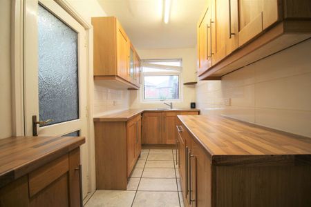 Lilac Crescent, Beeston, Nottingham, NG9 1PX - Photo 5