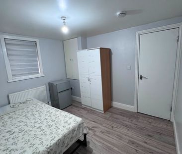 Room in a Shared House, Mount Pleasant Road, N17 - Photo 4
