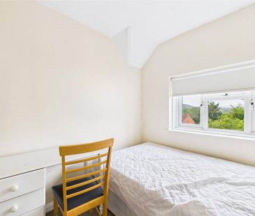 4 bedroom end of terrace house to rent - Photo 6