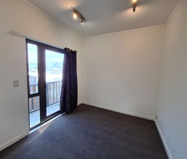 Ponsonby Apartment Living with Study and Carpark - Photo 6