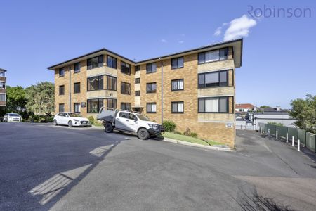 Two bedroom unit with panoramic views of the city and harbour - Photo 2