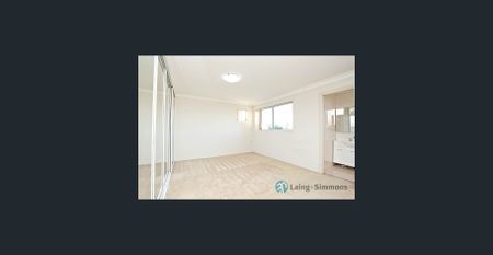 Modern Extra Large 3 Bedroom Brick Duplex - Photo 3