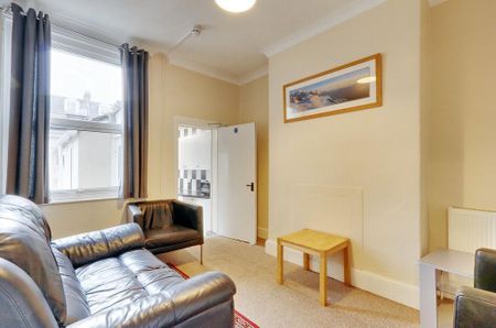 5 bedroom terraced house to rent - Photo 4