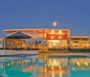 Meticulously Presented Executive Terrace Home - Photo 3