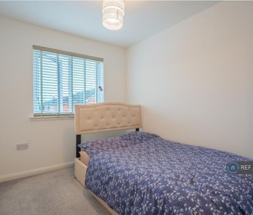 4 bedroom semi-detached house to rent - Photo 5