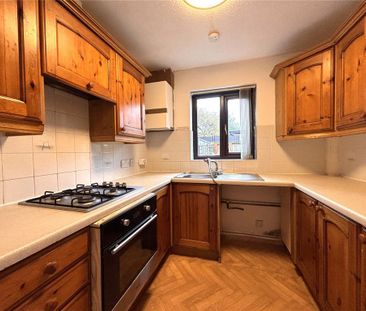 3 bedroom mews to rent - Photo 4