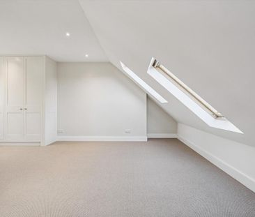 3 bedroom flat to rent - Photo 5