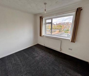 4 bedroom semi-detached house to rent - Photo 5