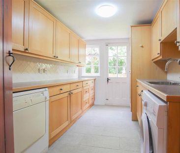 4 bedroom semi-detached house to rent - Photo 3
