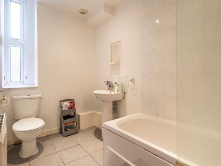 4 bedroom maisonette to rent - Photo 2