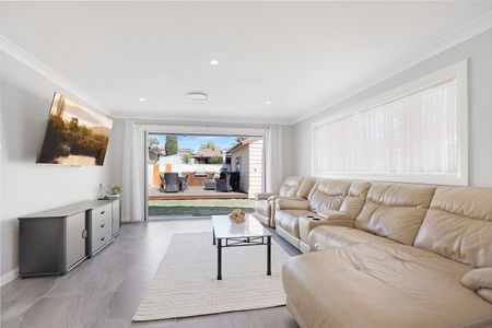 Fresh & Modern Family Home - Photo 4