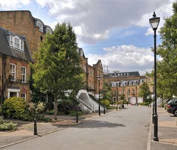 Modern 4 bedroom townhouse in a secure gated development, close to ... - Photo 1