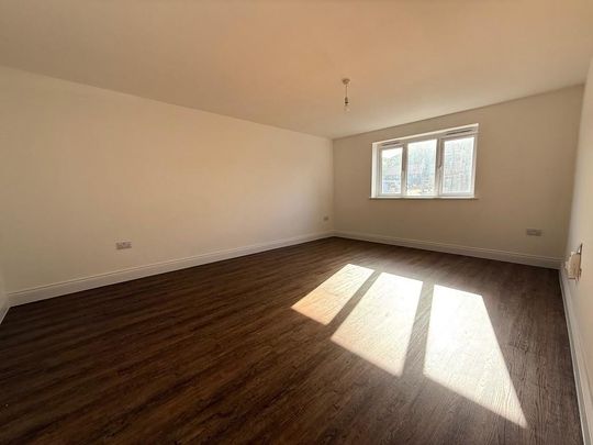 4 bedroom detached house to rent - Photo 1