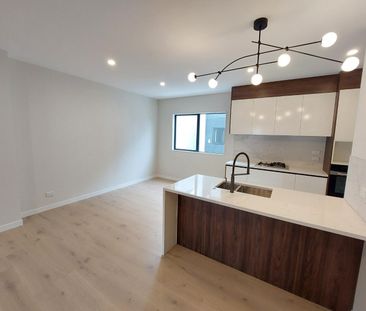 Exceptional 3-Level 4-Bedroom townhouse in Double Grammar Zone! - Photo 2