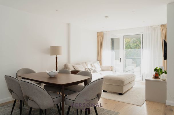 Garland House, Epsom - Photo 1