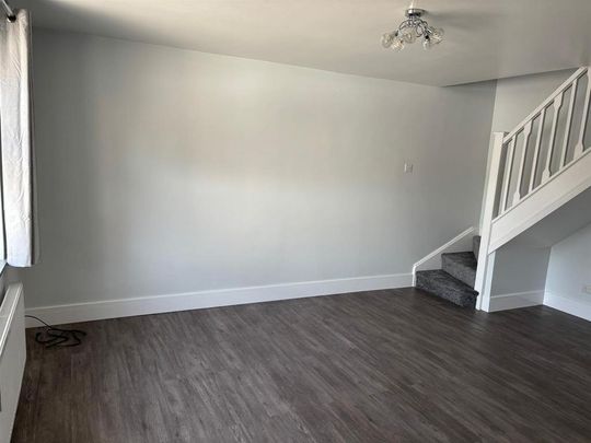 4 bedroom terraced house to rent - Photo 1