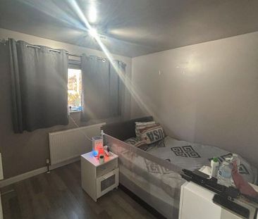 2 bedroom semi-detached house to rent - Photo 3