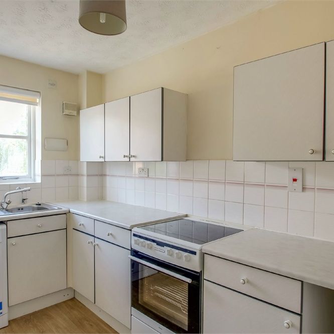 2 bed flat to rent in Maplin Park, Langley, SL3 - Photo 1