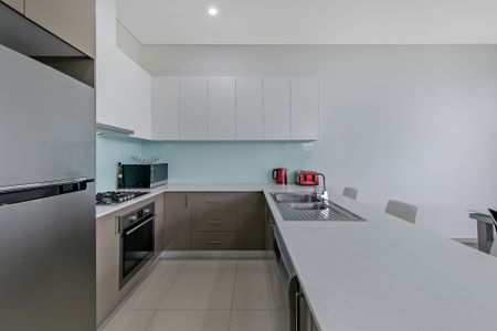 Exclusive Top-Floor Living in a Premier School Catchment - Photo 5