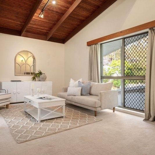 Spacious and Stylish 5-Bedroom Family Home in the Heart of Chapel Hill - Photo 1