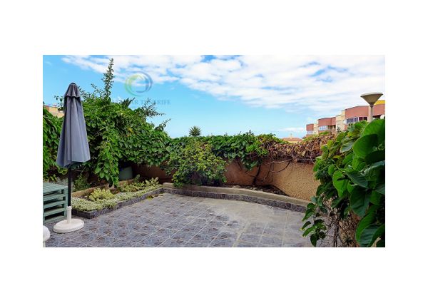 Apartamento con terraza grande en La Pineda