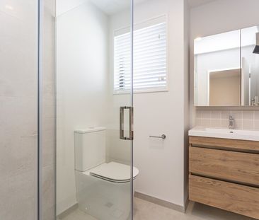 Brand new two bedroom townhouse! - Photo 2