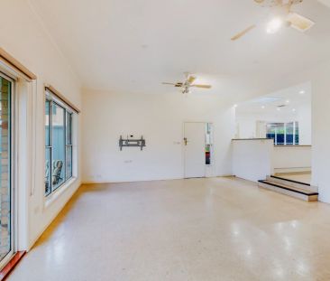 4 Bed, 1 Bath - Photo 2