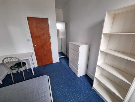 7 Bed Student Accommodation - Photo 2