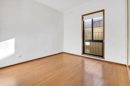 1/9 Zinnia Street, Reservoir VIC 3073 - Photo 3