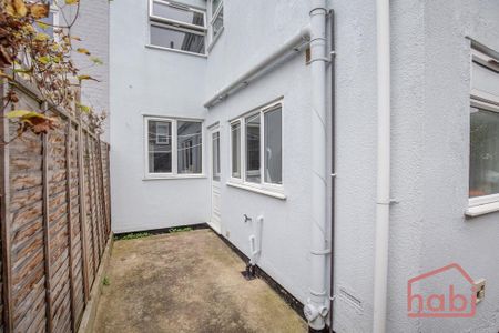 1 bedroom in a house share to rent - Photo 4