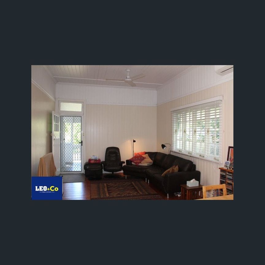 HIGHSET QUEENSLANDER IN EXCELLENT LOCATION - Photo 1