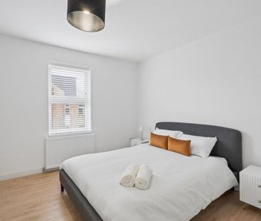 6 bedroom semi-detached house to rent - Photo 3