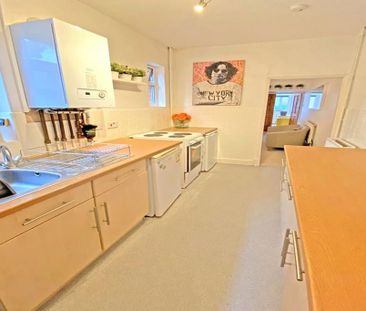 4 bedroom terraced house to rent - Photo 3
