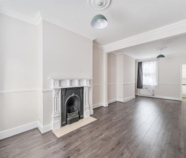4 bedroom terraced house to rent - Photo 6