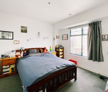 Spacious CBD Apartment - Photo 5
