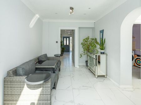 5 bedroom semi-detached house to rent - Photo 3