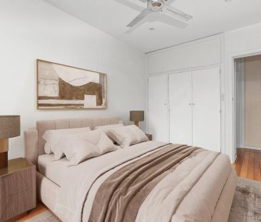Spacious & Stylish One-Bedroom Apartment in Prime St Kilda Location - Photo 4