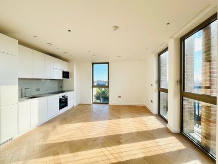 3 Bedroom Apartment - Photo 2