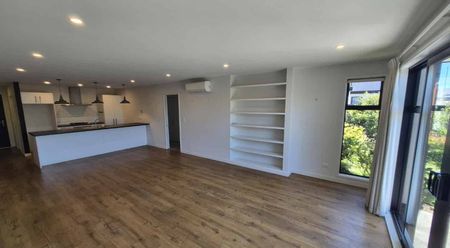 Convenience at your doorstop - Photo 3