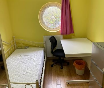 Room in a Shared House, Eisenhower Drive, E6 - Photo 6