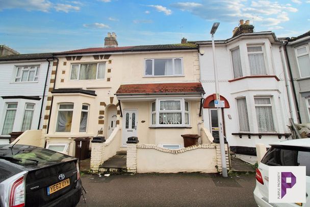 3 bedroom terraced house to rent - Photo 1