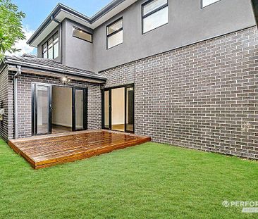 1/1 Dumfries Court, Glen Waverley VIC 3150 - Townhouse For Rent | D... - Photo 6